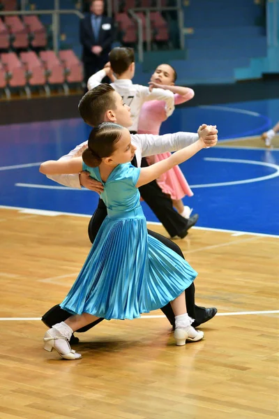 Orenburg, Russia - December 11, 2016: Girl and boy dancing — Stock Photo, Image