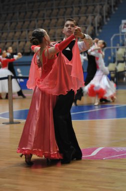 Orenburg, Rusya Federasyonu - 24 Mayıs 2015: kız ve erkek dans