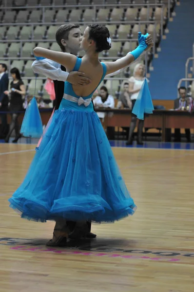Orenburg, Russia - 24 May 2015: Girl and boy dancing — Stock Photo, Image