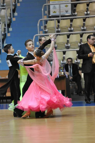 Orenburg, Russia - 24 May 2015: Girl and boy dancing — Stock Photo, Image