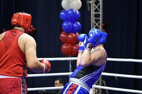 Orenburg, Rússia - 21 de janeiro de 2017 ano: Meninos boxeadores competem — Fotografia de Stock
