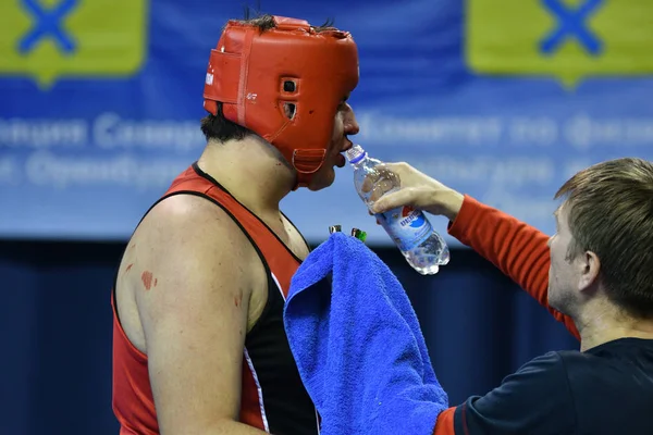 Orenburg, Rusia - 21 de enero de 2017 año: Chicos boxeadores compiten —  Fotos de Stock