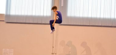 Orenburg, Rusya Federasyonu - 28 Ocak 2017: Boys trambolin üzerinde atlama rekabet