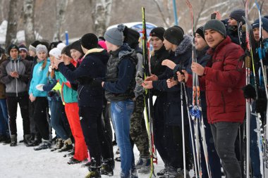 Orenburg, Rusya Federasyonu - 26 Ocak 2017 yıl: öğrenciler rekabet içinde halat çekme