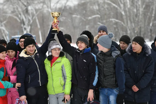 Orenburg, Rusland - 26 januari 2017 jaar: studenten concurreren in de touwtrekken — Stockfoto