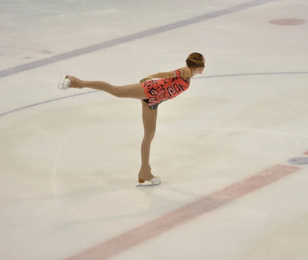Оренбург, Росія - 26.03.2016: Дівчина фігурист — стокове фото