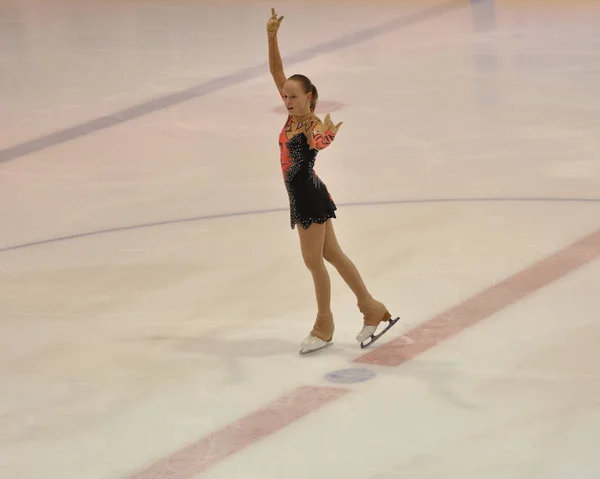 오렌부르크, 러시아-26.03.2016: 여자 피겨 스케이팅 선수 — 스톡 사진