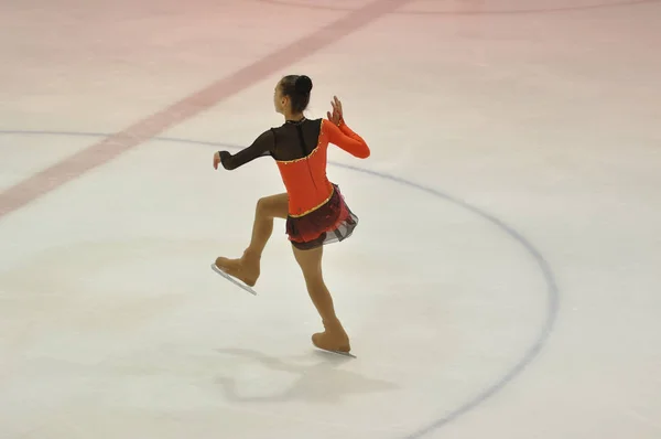 Orenburg, Russia - 26.03.2016: Girl figure skater — Stock Photo, Image