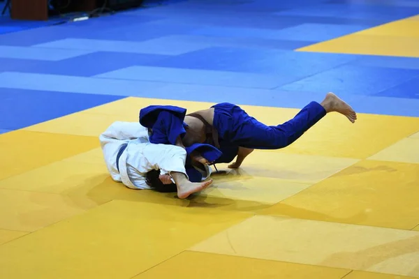 Boys compete in Judo — Stock Photo, Image