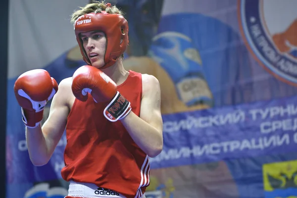 Orenburg, Rusia - 21 de enero de 2017 año: Chicos boxeadores compiten —  Fotos de Stock