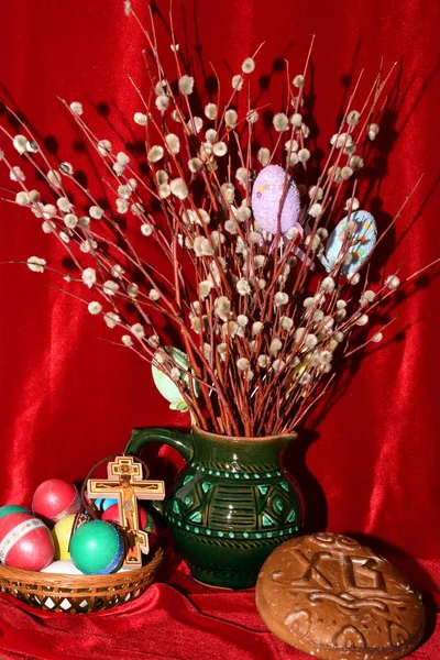 Pussy-willow revival and Easter eggs — Stock fotografie