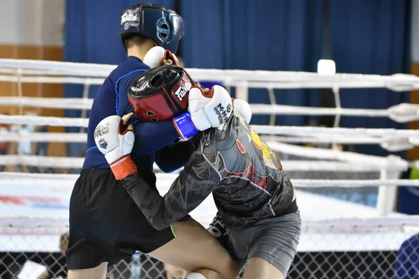 Orenburg, Rússia - 18 de fevereiro de 2017 ano: Os lutadores competem em artes marciais mistas — Fotografia de Stock