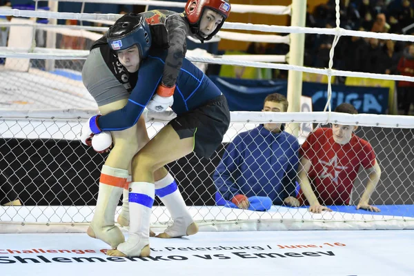 Orenburg, russland - 18. februar 2017 jahr: die kämpfer messen sich in mixed martial arts — Stockfoto