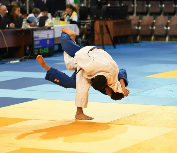 Orenburg, Russia - 21 October 2016: Boys compete in Judo — Stock Photo, Image