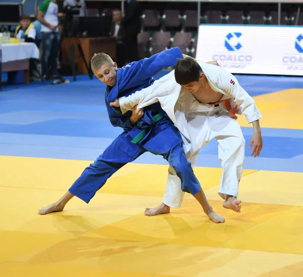 Orenburg, Ryssland - 21 oktober 2016: pojkar tävla i Judo — Stockfoto