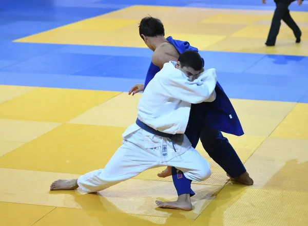 Orenburg, Ryssland - 21 oktober 2016: pojkar tävla i Judo — Stockfoto