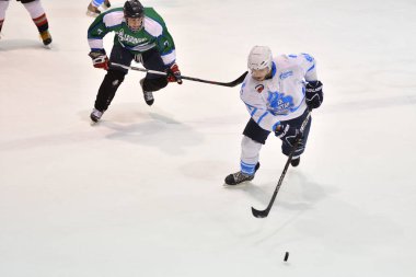 Orenburg, Rusya Federasyonu - 5 Nisan 2017 yıl: erkekler hokey oynar