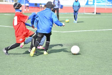 Orenburg, Rusya Federasyonu-Nisan 26, 2017 yıl: çocuklar futbol oynamak