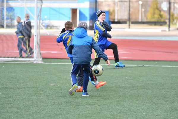 Orenburg, russland-april 26, 2017 jahr: die jungen kicker — Stockfoto