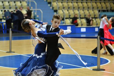 Orenburg, Rusya Federasyonu - 12 Kasım 2016: kız ve erkek dans
