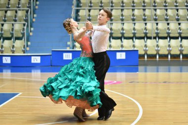 Orenburg, Rusya Federasyonu - 12 Kasım 2016: kız ve erkek dans