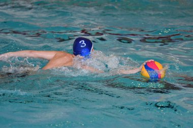 Orenburg, Rusya Federasyonu-Mayıs 4, 2017 yıl: çocuklar su polo oynamak