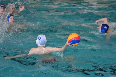 Orenburg, Rusya Federasyonu-Mayıs 4, 2017 yıl: çocuklar su polo oynamak