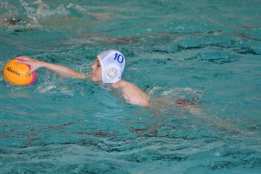 Orenburg, Rusya Federasyonu-Mayıs 4, 2017 yıl: çocuklar su polo oynamak