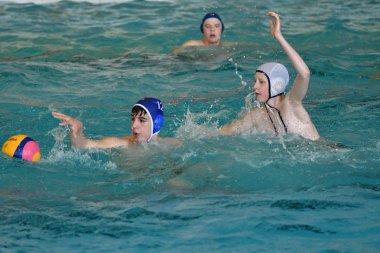 Orenburg, Rusya Federasyonu-Mayıs 4, 2017 yıl: çocuklar su polo oynamak