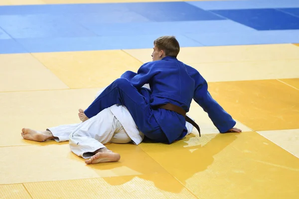 Orenburg, Rusia - 21 de octubre de 2016: Los niños compiten en Judo —  Fotos de Stock