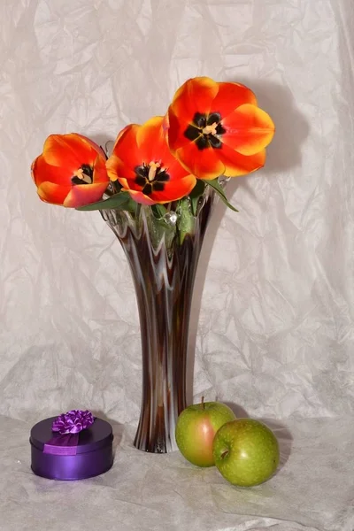 Stillleben mit Tulpen — Stockfoto