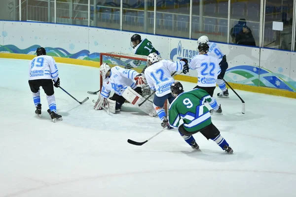 Orenburg, Rosja - 5 kwietnia 2017 roku: mężczyzn gry w hokeja — Zdjęcie stockowe