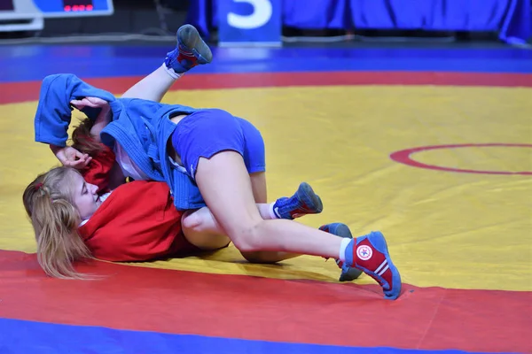 Orenburg, Russia - 29 ottobre 2016: Le ragazze gareggiano a Sambo — Foto Stock