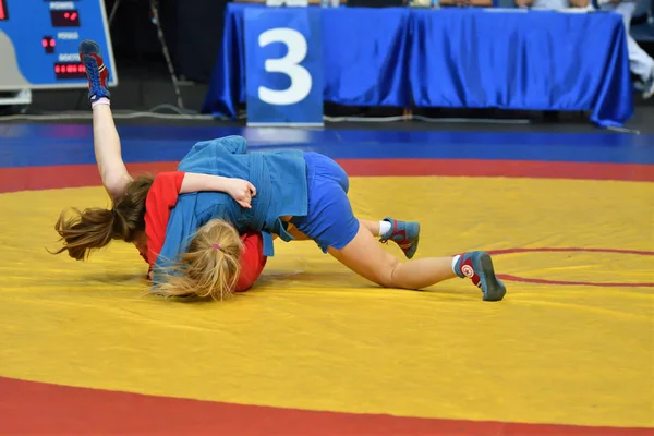 Orenburg, Rusya Federasyonu - 29 Ekim 2016: kız rekabet içinde Sambo — Stok fotoğraf