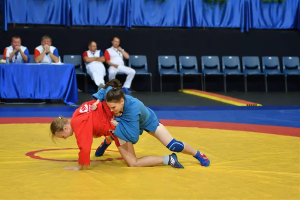 Orenburg, Federacja Rosyjska - 29 października 2016: dziewczyny konkurować w Sambo — Zdjęcie stockowe