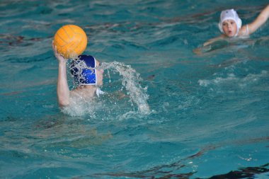 Orenburg, Rusya Federasyonu-Mayıs 4, 2017 yıl: çocuklar su polo oynamak