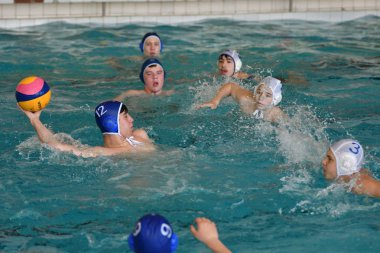 Orenburg, Rusya Federasyonu-Mayıs 4, 2017 yıl: çocuklar su polo oynamak