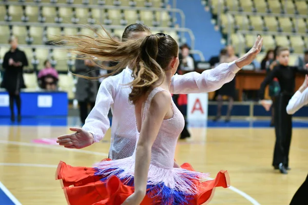 Orenburg, Rusya - 11 Aralık 2016: Kız ve erkek dans — Stok fotoğraf