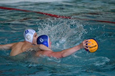 Orenburg, Rusya Federasyonu-Mayıs 4, 2017 yıl: çocuklar su polo oynamak