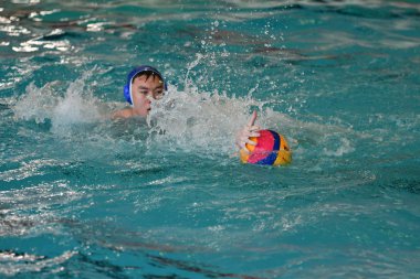 Orenburg, Rusya Federasyonu-Mayıs 4, 2017 yıl: çocuklar su polo oynamak