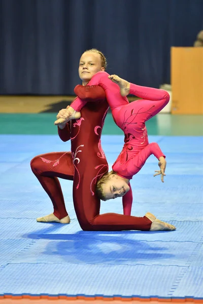 Orenburg, Rusya Federasyonu, 26-27 Mayıs 2017 yıl: gençler rekabet spor akrobasi — Stok fotoğraf