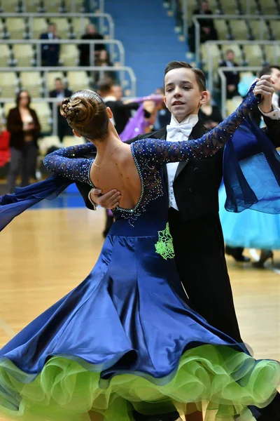 Orenburg, Russia - December 11, 2016: Girl and boy dancing — Stock Photo, Image