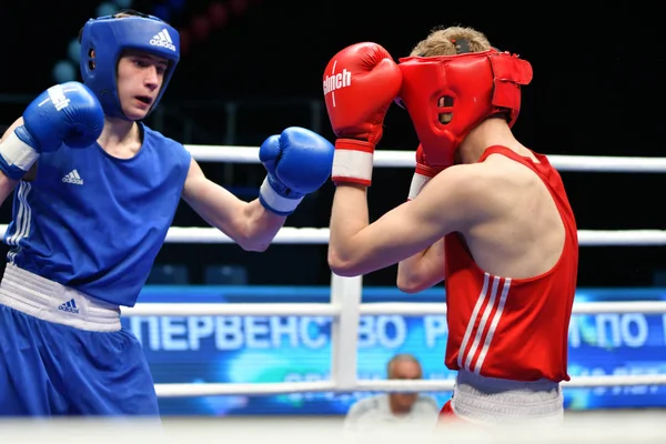 Orenburg, Russia-May 7, 2017 year: Boys boxers compete — Stock Photo, Image