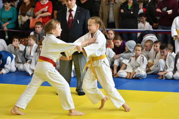 Orenburg, Ryssland - 05 November 2016: flickor tävla i Judo — Stockfoto