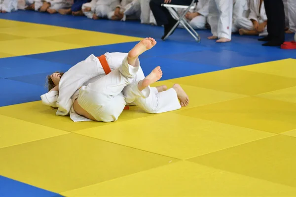 Orenburg, Rusia - 05 noiembrie 2016: Fetele concurează la Judo — Fotografie, imagine de stoc