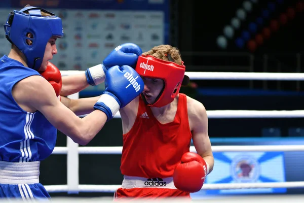 Orenburg, Rússia-7 de maio de 2017 ano: Meninos boxeadores competem — Fotografia de Stock