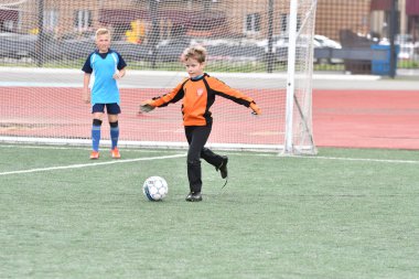 Orenburg, Rusya Federasyonu - 2017 yıl 28, Mayıs: çocuklar futbol oynamak
