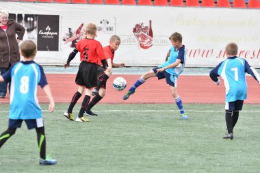 Orenburg, Rusya Federasyonu - 2017 yıl 28, Mayıs: çocuklar futbol oynamak
