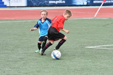 Orenburg, Rusya Federasyonu - 2017 yıl 28, Mayıs: çocuklar futbol oynamak