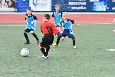Orenburg, Rusya Federasyonu - 2017 yıl 28, Mayıs: çocuklar futbol oynamak